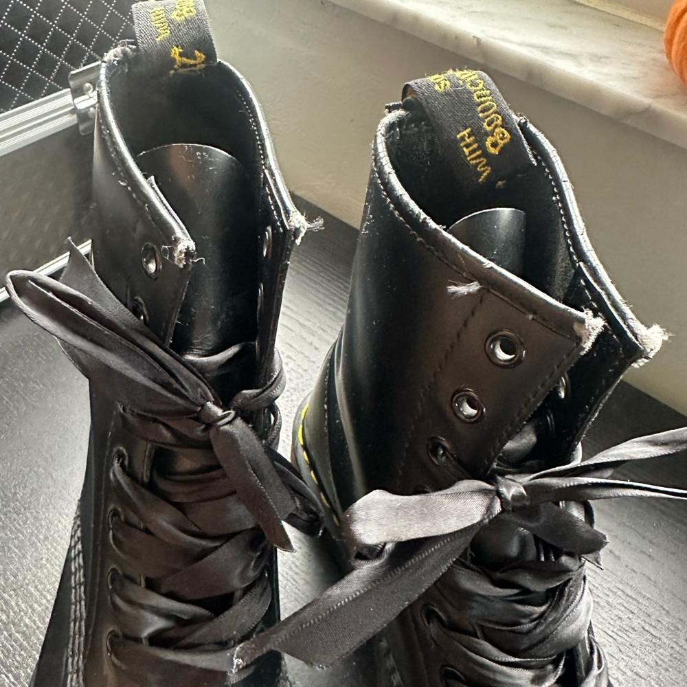 Doc Martens - Picture 3 of 8